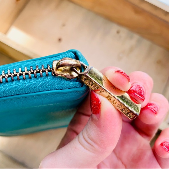 ☑️SOLD☑️TORY BURCH Amanda Zip Continental Wallet - Picture 8 of 8